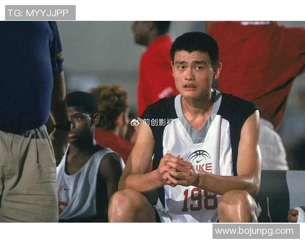 姚明与李文的传奇故事：从篮球场到人生舞台的精彩交汇